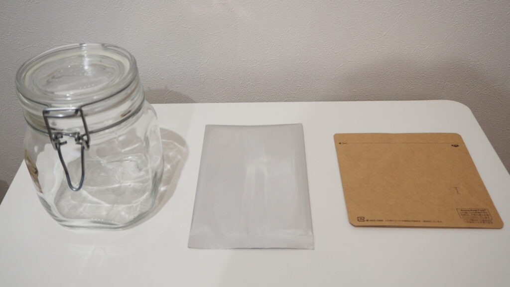 ガラス密閉瓶、アルミ蒸着袋、1wayバルブ付き袋の写真